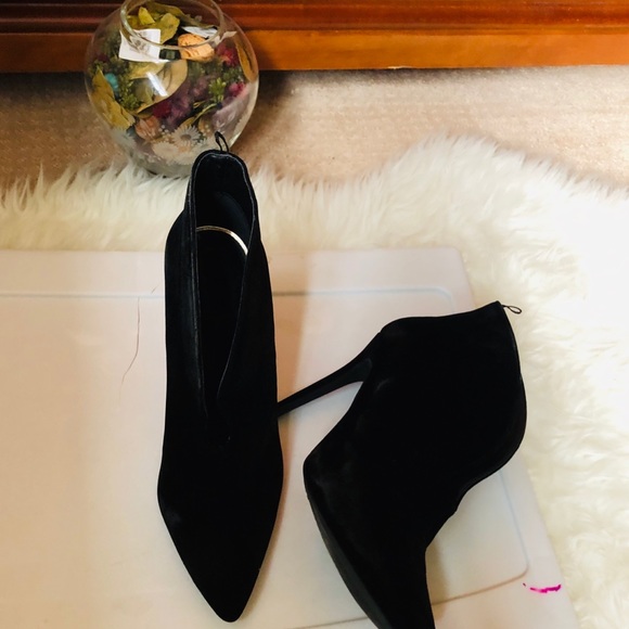 Forever 21 Cut Out Heeled Booties. Sz 10 - Picture 7 of 8